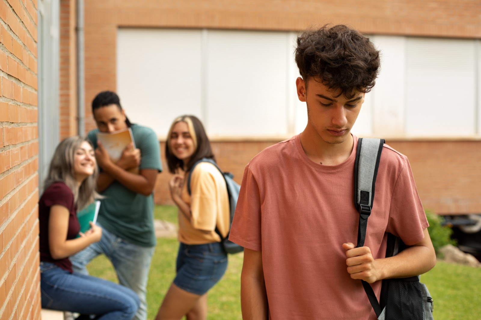 Подростки и их проблемы. Буллинг. Подросток картинки для презентации. Teenage bullying. School bullying photos